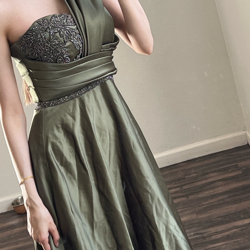 Beautiful dress worn once size M